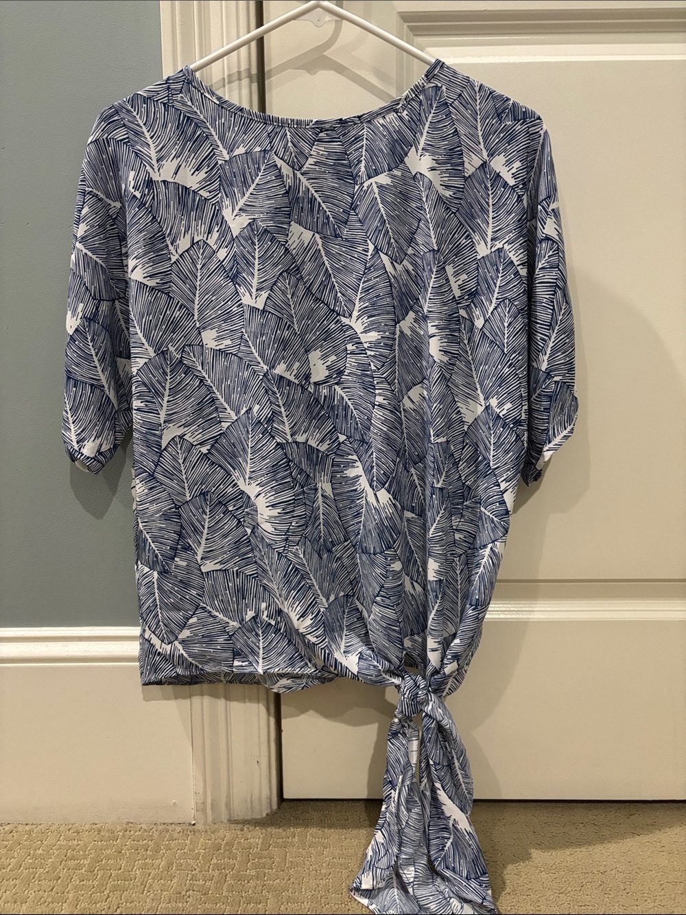 Olivaceous Women’s Blue Leaf-Print Tie-Hem Top